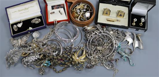 Mixed jewellery including costume and silver.